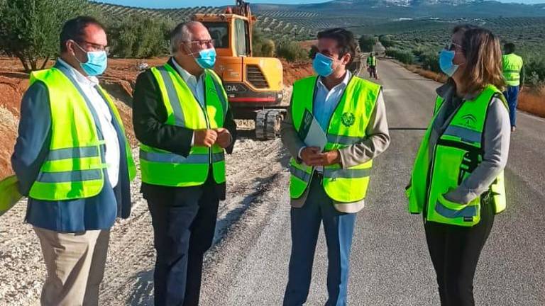 Fomento destina 83.553 euros a reforzar el firme y el drenaje de la A-305 a su paso por Porcuna Fomento destina 83.553 euros a reforzar el firme y el drenaje de la A-305 a su paso por Porcuna