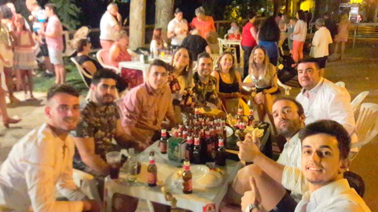 El barrio de “La Curva” disfruta de su fiesta El barrio de “La Curva” disfruta de su fiesta