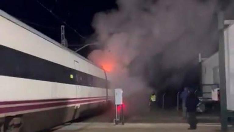 Incendio de un tren en Alcolea con cinco pasajeros afectados Incendio de un tren en Alcolea con cinco pasajeros afectados