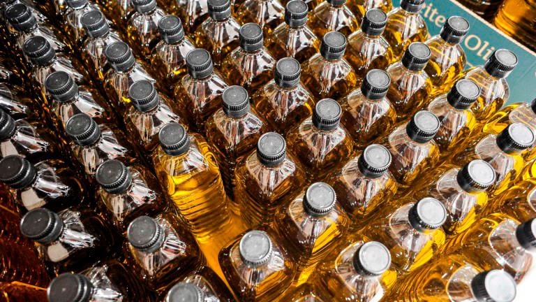 Pérdidas millonarias en las cooperativas al no poder dar salida al aceite de oliva Pérdidas millonarias en las cooperativas al no poder dar salida al aceite de oliva