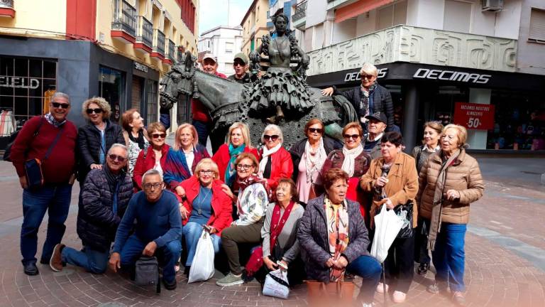 Visitantes de la Costa del Sol se interesan por los monumentos