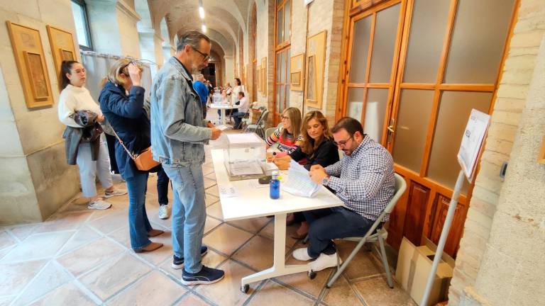 Así votan en el colegio electoral habilitado en la Diputación Provincial de Jaén Así votan en el colegio electoral habilitado en la Diputación Provincial de Jaén