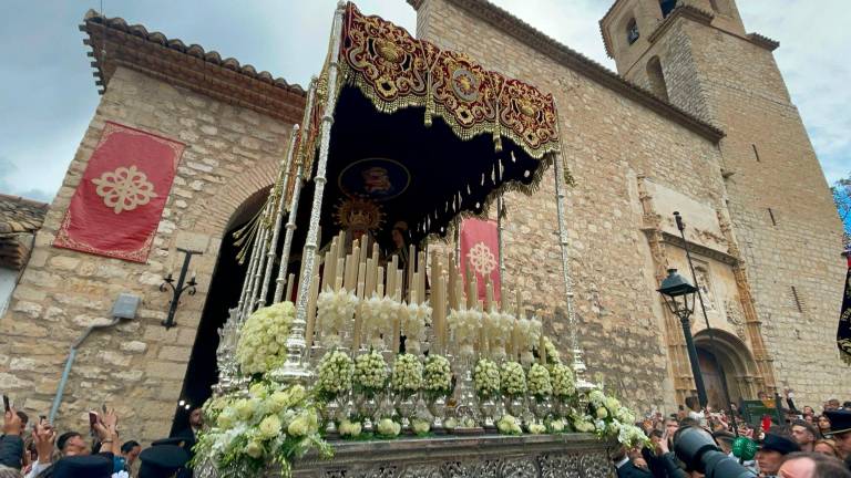La Clemencia detiene su itinerario y entra en la Catedral de Jaén La Clemencia detiene su itinerario y entra en la Catedral de Jaén