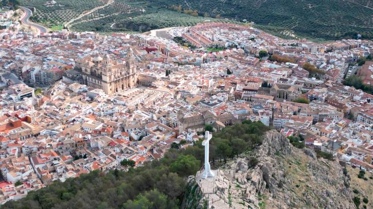 La Catedral por encima de la Cruz del Castillo, qué vistas La Catedral por encima de la Cruz del Castillo, qué vistas