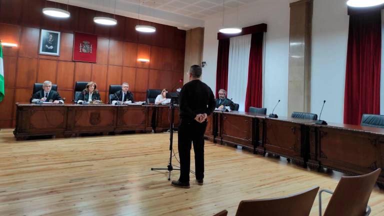 El acusado de violar a su hija lo niega, ella se desdice y el Fiscal mantiene la acusación El acusado de violar a su hija lo niega, ella se desdice y el Fiscal mantiene la acusación