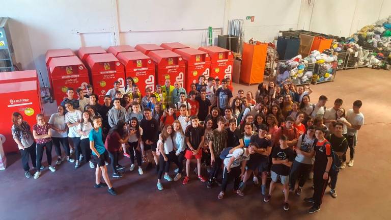 Cáritas recibe 293 toneladas de ropa Cáritas recibe 293 toneladas de ropa