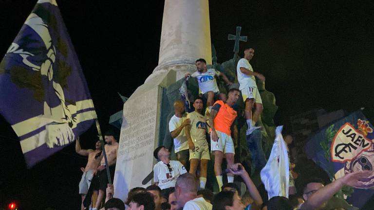 La fiesta del ascenso del Real Jaén sigue esta tarde en la Plaza de Santa María con recepción municipal La fiesta del ascenso del Real Jaén sigue esta tarde en la Plaza de Santa María con recepción municipal
