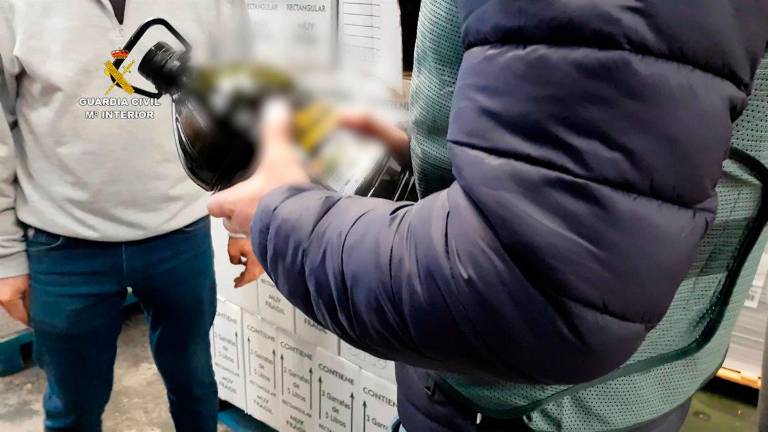 Desmantelada una red que envasaba aceite etiquetado como “Virgen Extra” no apto para el consumo Desmantelada una red que envasaba aceite etiquetado como “Virgen Extra” no apto para el consumo
