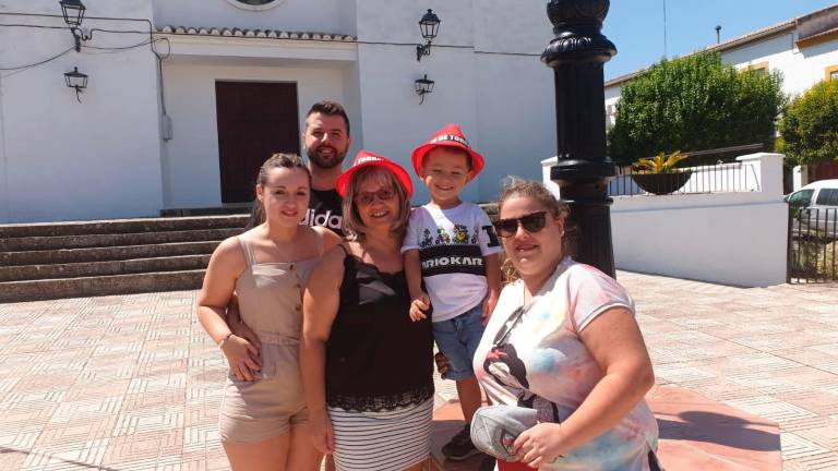 Un pueblo con su patrona Un pueblo con su patrona
