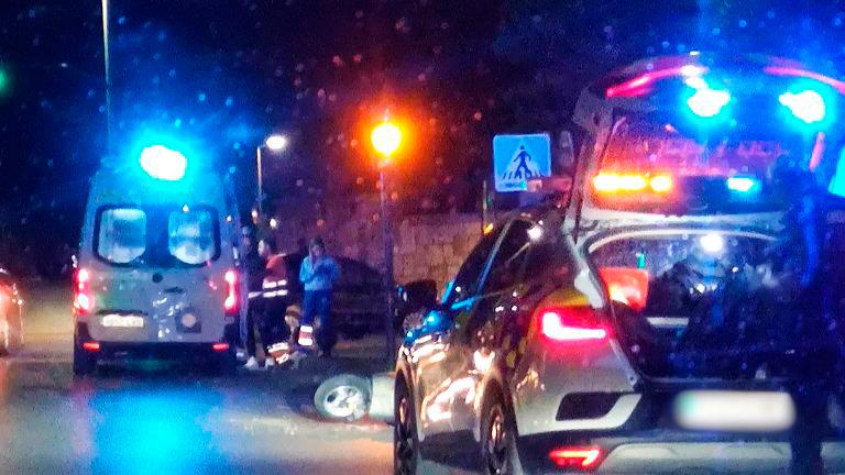 Gran choque entre una moto y un coche en Jaén con un herido Gran choque entre una moto y un coche en Jaén con un herido