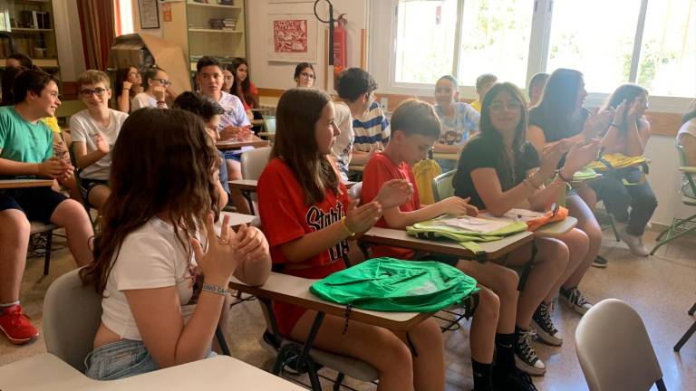 Rosalía anima a los alumnos de Sabiote con ‘Despechá’ Rosalía anima a los alumnos de Sabiote con ‘Despechá’