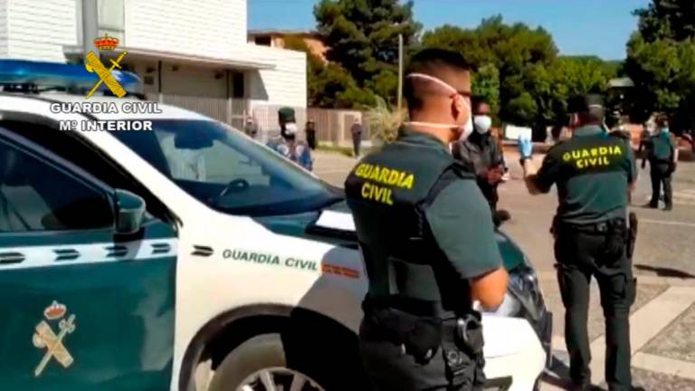 21 años de cárcel por agredir a ocho agentes y pegar a una madre y su hijo en Roquetas 21 años de cárcel por agredir a ocho agentes y pegar a una madre y su hijo en Roquetas