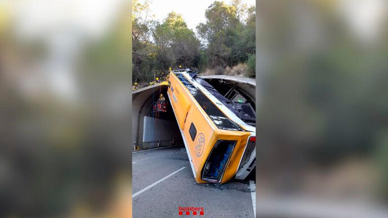 Tres heridos graves en el accidente de un autobús de trabajadores de Inditex en Pineda de Mar Tres heridos graves en el accidente de un autobús de trabajadores de Inditex en Pineda de Mar