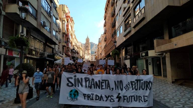 250 jóvenes exigen defender el planeta