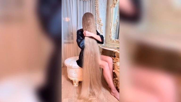 Una ucraniana sorprende a las redes con su pelo largo Una ucraniana sorprende a las redes con su pelo largo