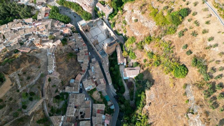 El Cerezuelo y la antigua iglesia de Santa María de Cazorla El Cerezuelo y la antigua iglesia de Santa María de Cazorla
