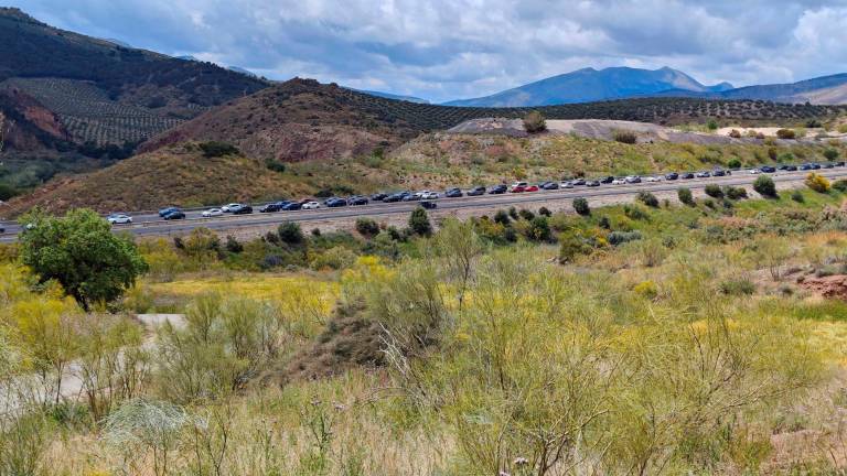 Atascos en la autovía de Granada por unas obras en un carril Atascos en la autovía de Granada por unas obras en un carril