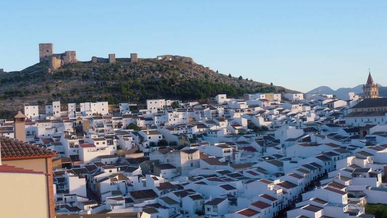 Un brote en un bar de Teba (Málaga) provoca un centenar de contagios de covid Un brote en un bar de Teba (Málaga) provoca un centenar de contagios de covid