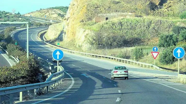 Accidente de tráfico en la A-316 a la altura de Martos Accidente de tráfico en la A-316 a la altura de Martos