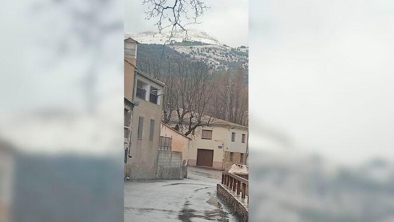 La primera nevada del año deja estampas blancas en la provincia La primera nevada del año deja estampas blancas en la provincia