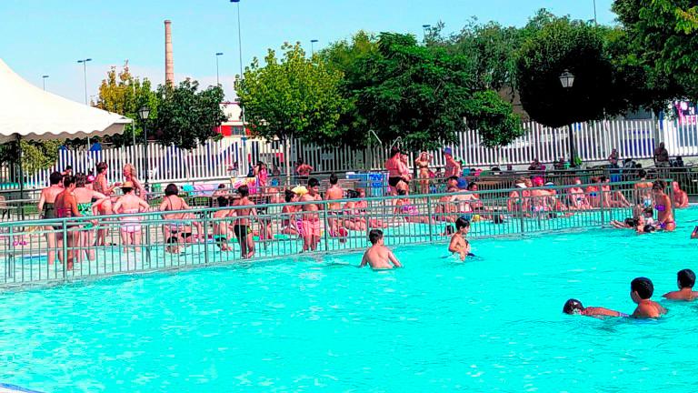 La piscina municipal se abre al público mañana La piscina municipal se abre al público mañana