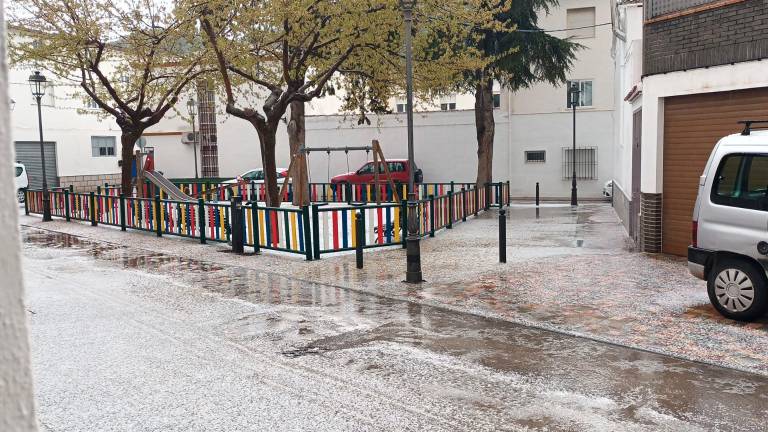Intensa granizada en Valdepeñas de Jaén este Martes Santo Intensa granizada en Valdepeñas de Jaén este Martes Santo