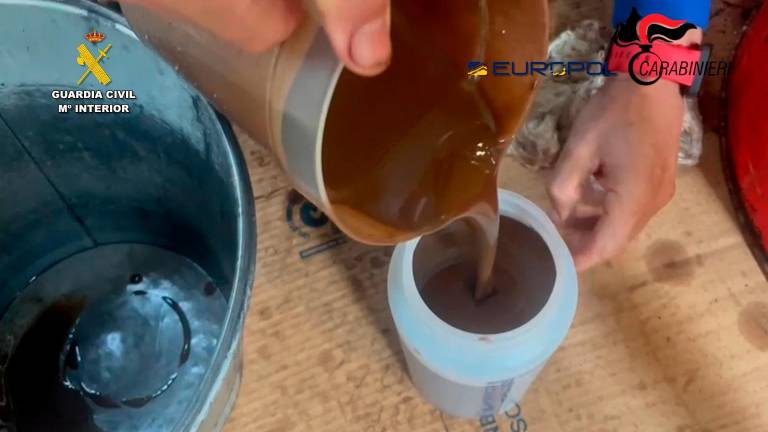 Cae una organización internacional, con ramificaciones en Jaén, que distribuía aceite de oliva adulterado Cae una organización internacional, con ramificaciones en Jaén, que distribuía aceite de oliva adulterado
