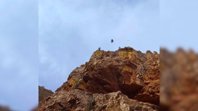 ¡Increíble! Rompe el récord del mundo de salto en La Cimbarra ¡Increíble! Rompe el récord del mundo de salto en La Cimbarra