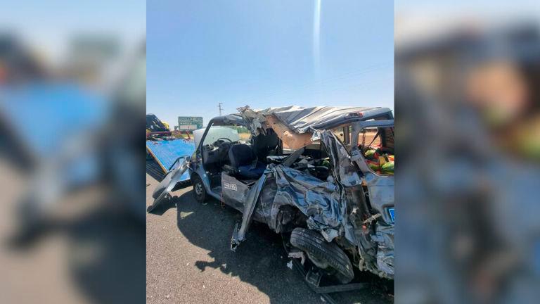 Un herido en una colisión entre un camión y una furgoneta en Andújar Un herido en una colisión entre un camión y una furgoneta en Andújar
