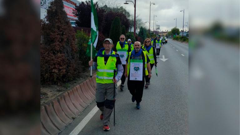 Así marchan los pensionistas de Linares por la A-32: ¿Qué reivindican? Así marchan los pensionistas de Linares por la A-32: ¿Qué reivindican?
