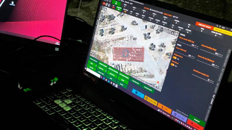 Así se preparó el espectáculo de drones que despidió San Lucas Así se preparó el espectáculo de drones que despidió San Lucas