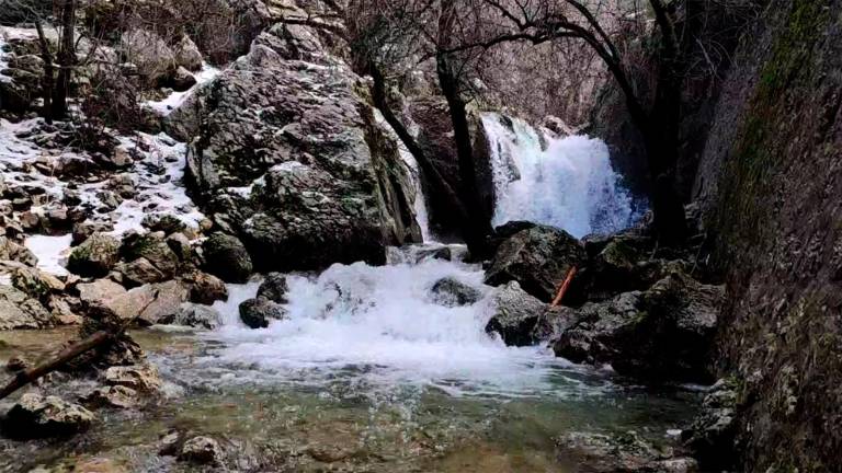 La ruta del agua 2: Así, con este brío, sí que el Guadalquivir es el río Grande de Andalucía. Vean cómo nace, con nevada de esta misma mañana La ruta del agua 2: Así, con este brío, sí que el Guadalquivir es el río Grande de Andalucía. Vean cómo nace, con nevada de esta misma mañana
