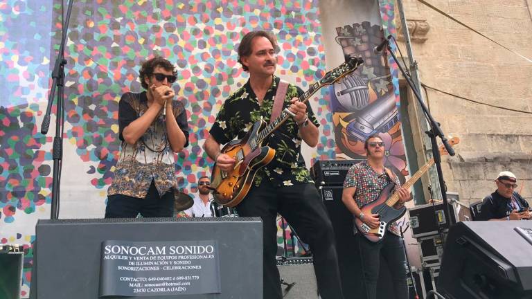 Cazorla baila al compás de la música Cazorla baila al compás de la música