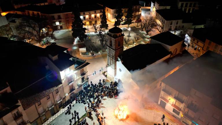 Devoción en las calles de Noalejo por la Virgen del Rosario Devoción en las calles de Noalejo por la Virgen del Rosario