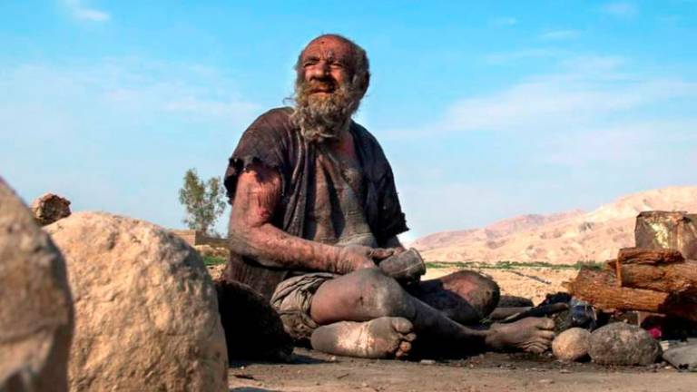 Muere el hombre más guarro del mundo tras ducharse por primera vez en 70 años Muere el hombre más guarro del mundo tras ducharse por primera vez en 70 años