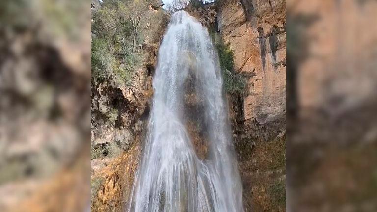 Recréense, a cámara lenta, con la impresionante Cascada del Chorrogil Recréense, a cámara lenta, con la impresionante Cascada del Chorrogil