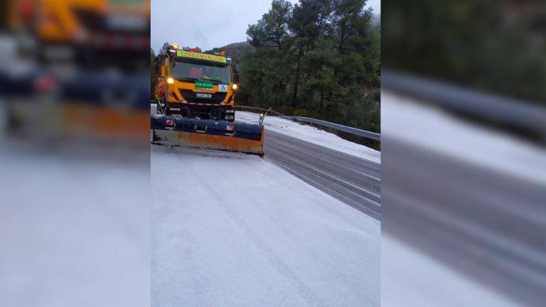 La primera nevada del año deja estampas blancas en la provincia La primera nevada del año deja estampas blancas en la provincia