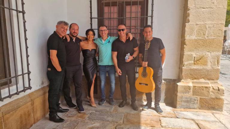 El tema ‘Ellos’ vuelve a unir en dúo a Julia Garrido y Miguel Martos en Baeza El tema ‘Ellos’ vuelve a unir en dúo a Julia Garrido y Miguel Martos en Baeza