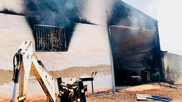 Declarado un incendio en una nave agrícola Declarado un incendio en una nave agrícola