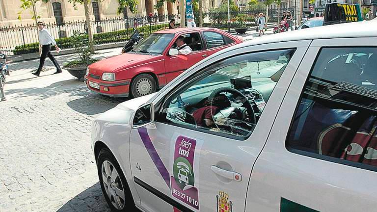 El taxi jiennense para ya el 50% de su flota hasta el lunes El taxi jiennense para ya el 50% de su flota hasta el lunes