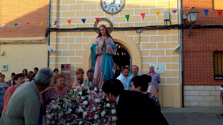 La fiesta moviliza a todo un pueblo La fiesta moviliza a todo un pueblo
