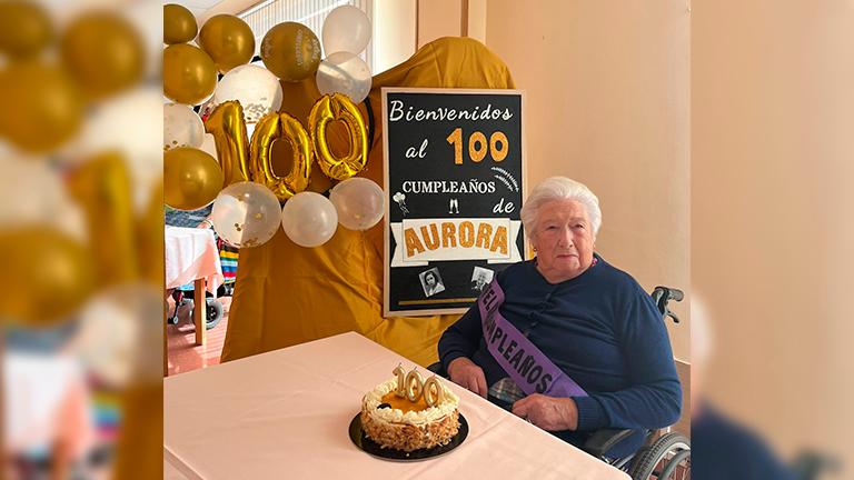 ¡Qué día! Aurora cumple 100 maravillosos años ¡Qué día! Aurora cumple 100 maravillosos años