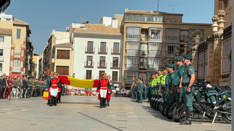 La Plaza de Santa María se viste de verde por la festividad del Pilar La Plaza de Santa María se viste de verde por la festividad del Pilar