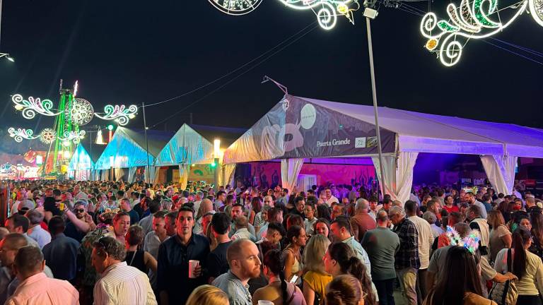 San Lucas vive la noche del gran sábado festivo: “no cabe un alfiler” San Lucas vive la noche del gran sábado festivo: “no cabe un alfiler”