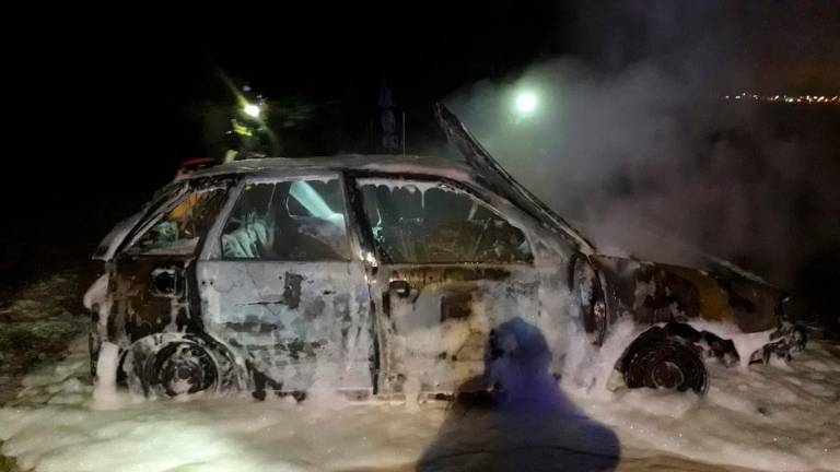 Incendio de un coche la pasada madrugada Incendio de un coche la pasada madrugada
