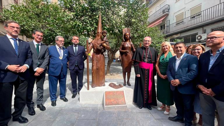La capital rinde un homenaje permanente a sus cofrades La capital rinde un homenaje permanente a sus cofrades