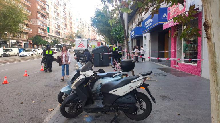 Incendio en un contador de luz en la Avenida de Andalucía Incendio en un contador de luz en la Avenida de Andalucía