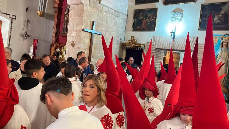La Clemencia detiene su itinerario y entra en la Catedral de Jaén La Clemencia detiene su itinerario y entra en la Catedral de Jaén