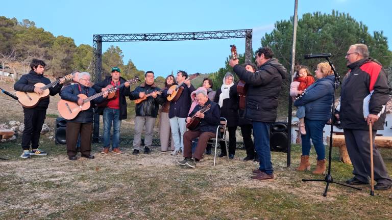 La buena música suena celestial entre los pinos, arroyos y eras de La Capellanía La buena música suena celestial entre los pinos, arroyos y eras de La Capellanía