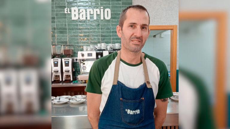 Antonio Ángel Jiménez, de Café-Bar El Barrio: “Tenemos una amplia variedad de tostadas” Antonio Ángel Jiménez, de Café-Bar El Barrio: “Tenemos una amplia variedad de tostadas”